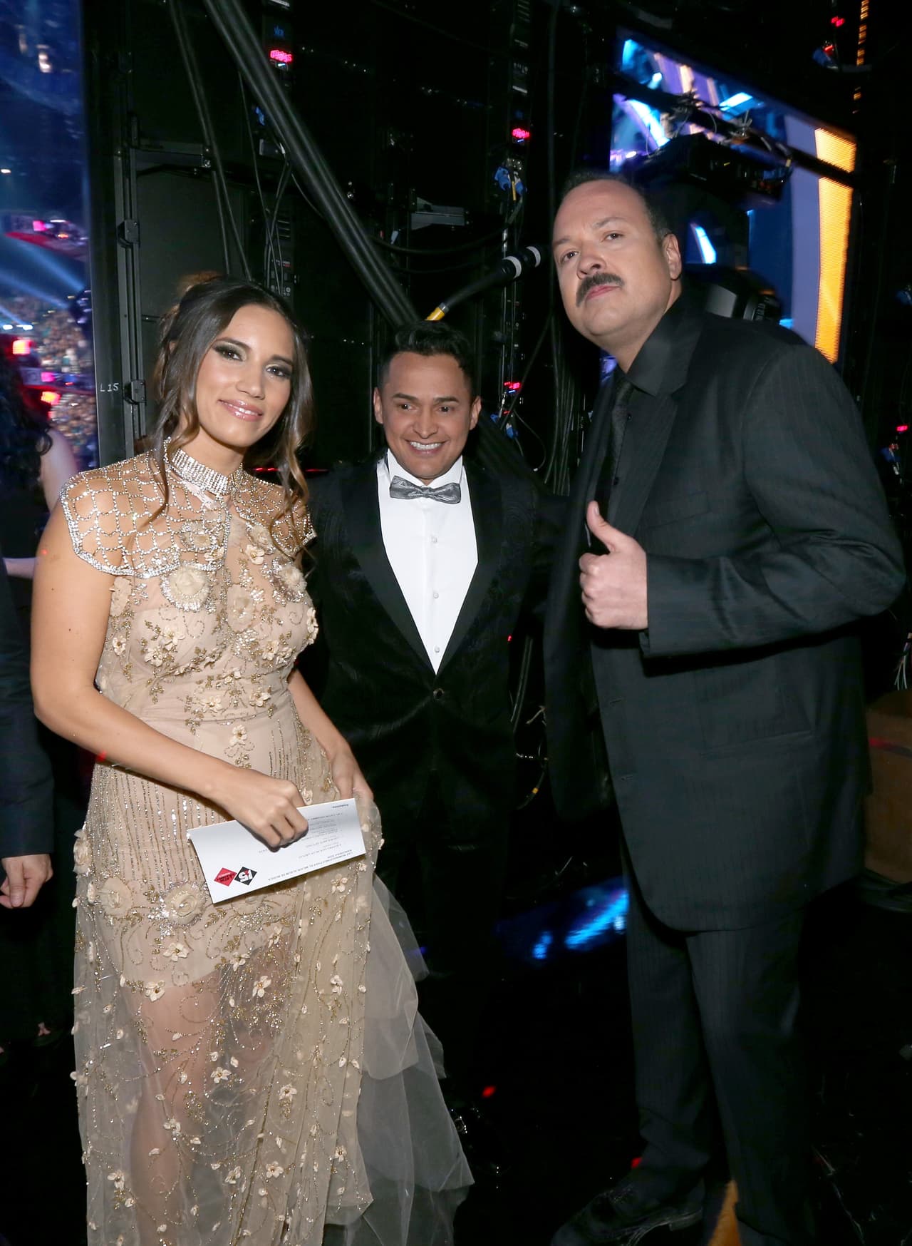 O ellos son muy chaparritos, o Pepe Aguilar sí está muy grandote.