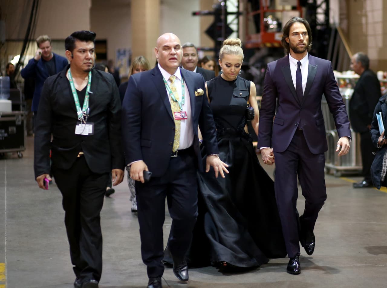 Angelique Boyer se veía hermosa con ese vestido negro.