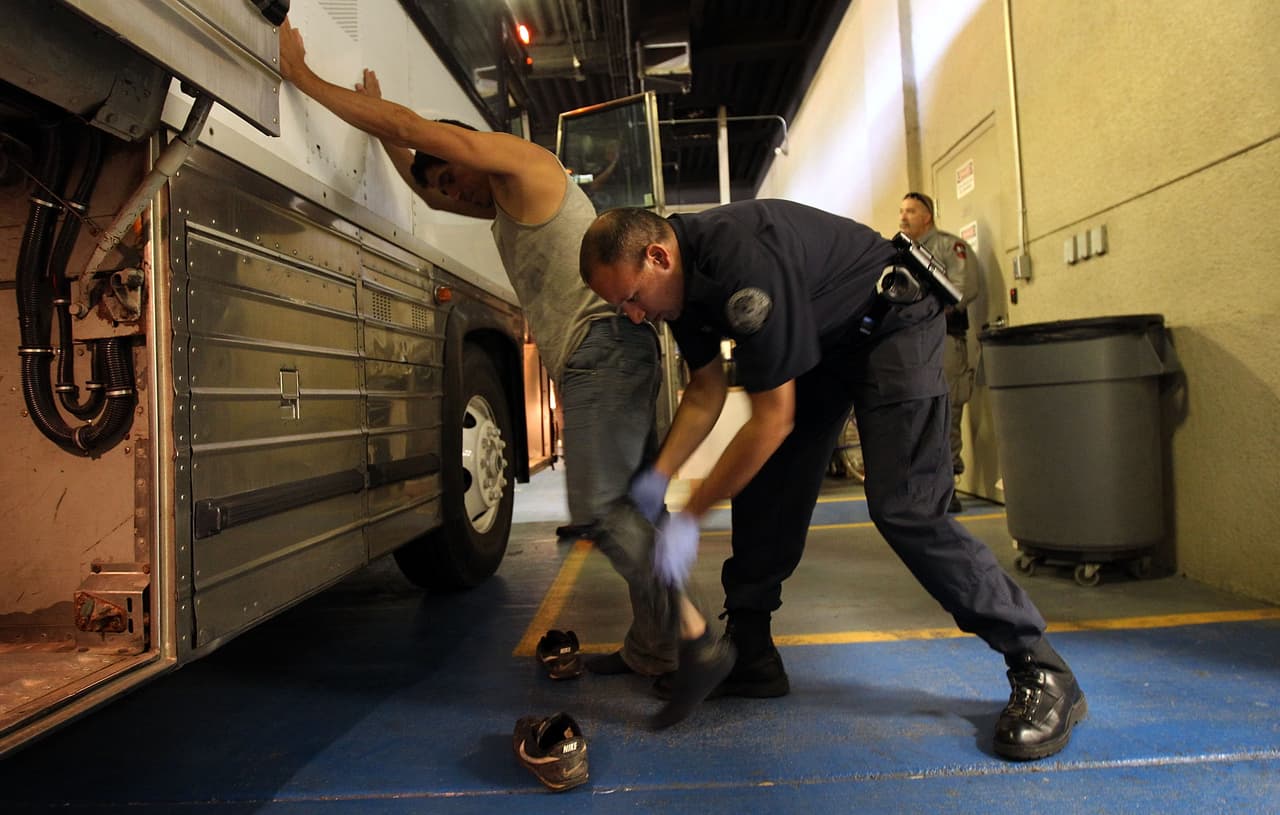 Trump quiere convertir en delito el ayudar a un indocumentado