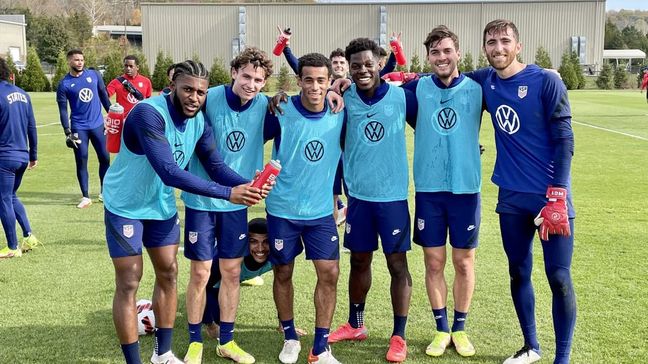 Con equipo completo, USMNT entrena de cara al USA vs. México