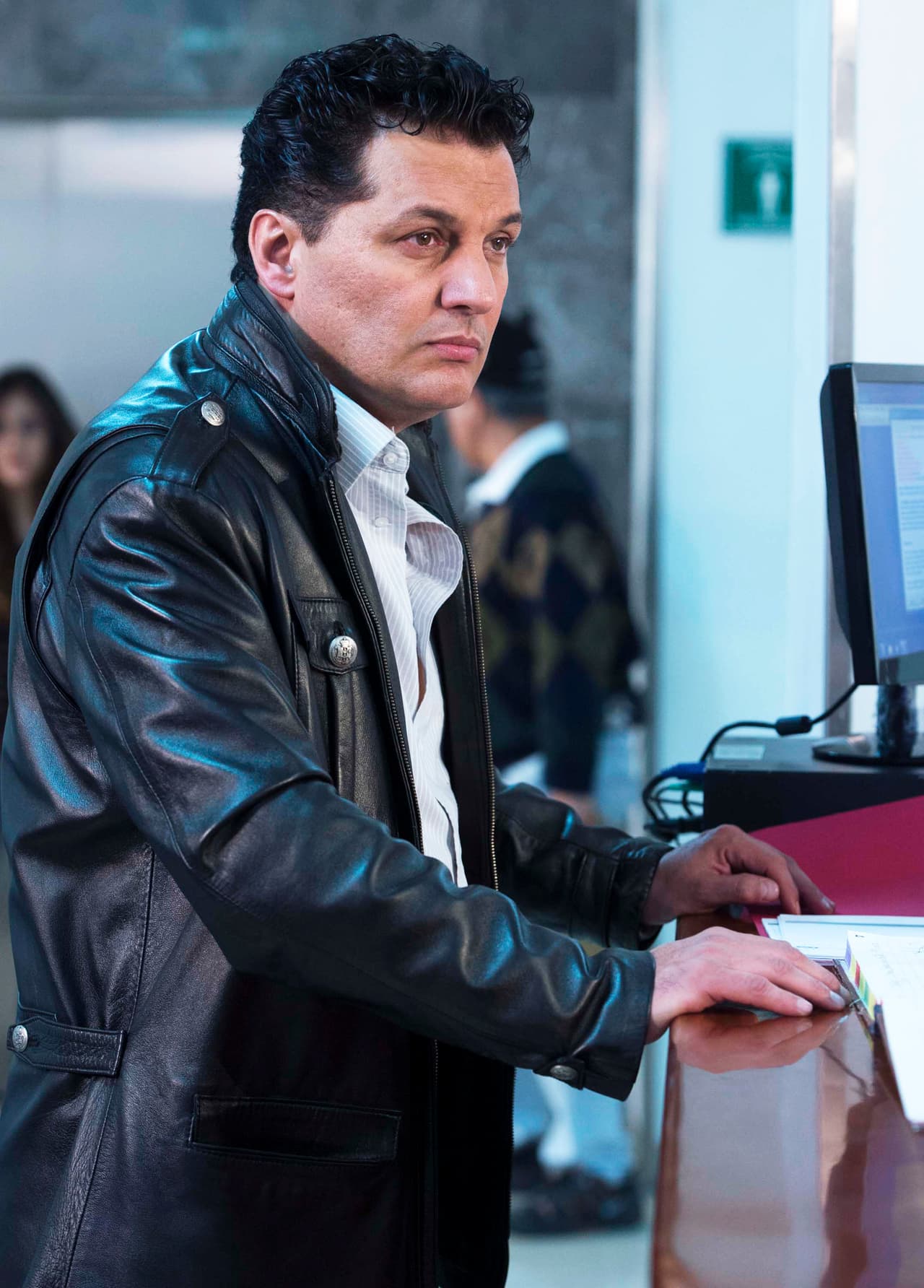 Te lo advertimos Benito, el investigador de Vittorio está a unos pasos de Gianna.