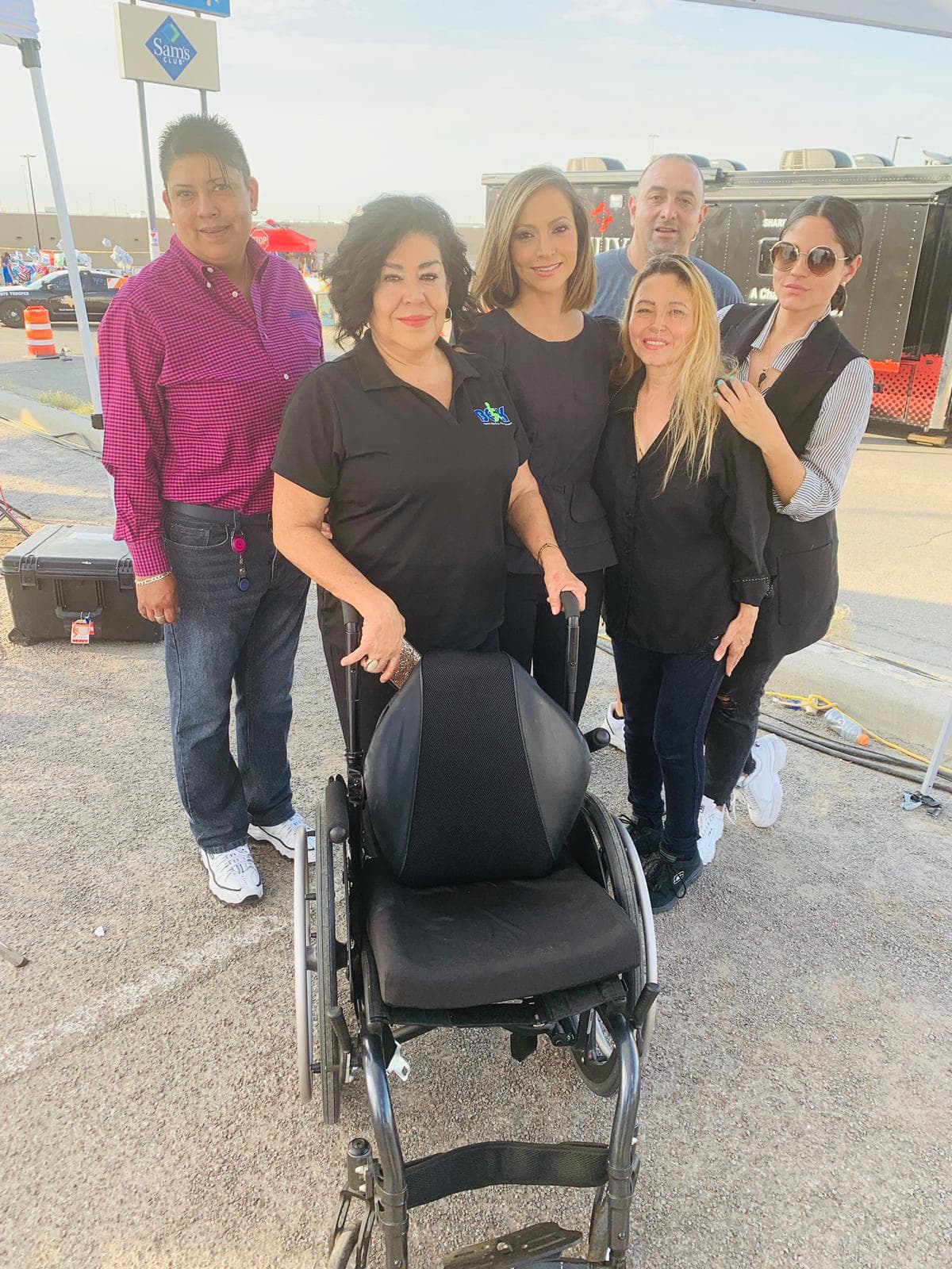 En la foto Lorena Pacheco, Dora Williams, Satcha Pretto, Astrid Rivera y Alberto Mejía durante la transmisión de Despierta América desde El Paso, Texas.