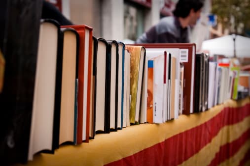 <b>Festival del Libro de Texas 2019</b>
<br>El Festival Anual del Libro de Texas se llevará a cabo el sábado 26 de octubre de 10 a.m. a 5 p.m. y se lleva a cabo alrededor de los terrenos del edificio del Capitolio del Estado en Austin. El evento gratuito está abierto al público y es uno de los festivales literarios más grandes y prestigiosos del país.