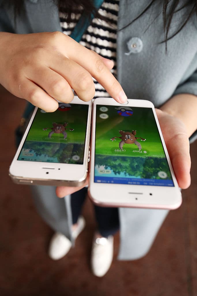 La versión para teléfonos móvil de Pokemon, Pokemon Go, ha sido también polémica por haber causado accidentes al distraer a los jugadores, que deben moverse fisícamente para encontrar nuevos "pokemones" o incluso aumentó la tasa de crimen, pues los ladrones iban a los lugares donde se reunían para asaltarlos de acuerdo 
<a href="https://www.idahostatesman.com/news/nation-world/national/article88935332.html" target="_blank">con reportes policiales de 2016</a>.