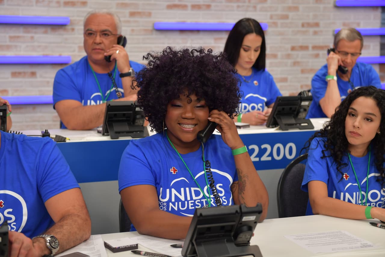 La influencer de origen dominicano ChikyBombom la pantera compartió su buena vibra con quienes llamaron para ofrecer algo de ayuda.