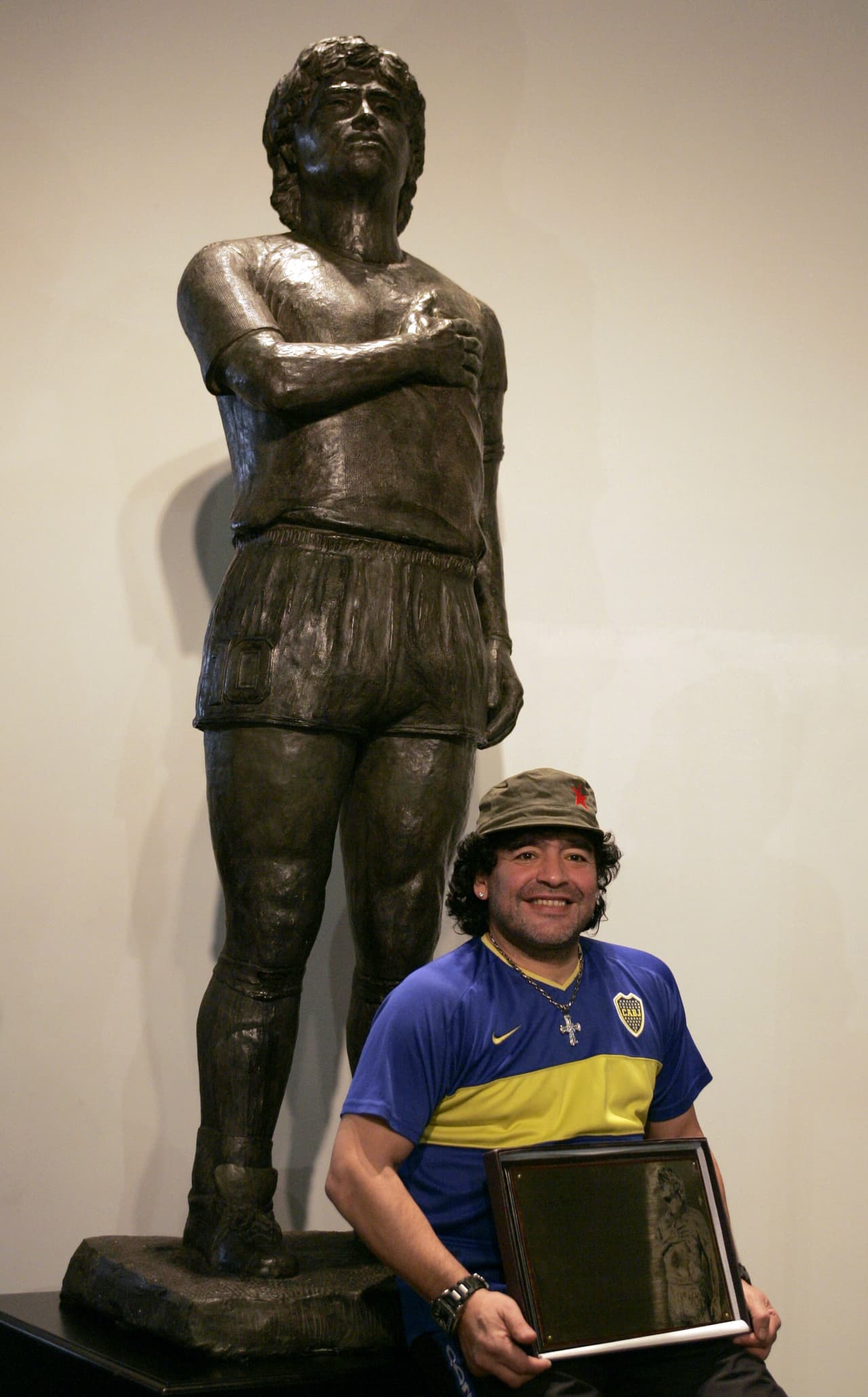 El estadio La Bombonera tiene una estatua de tres metros de Diego Maradona, ídolo de Boca Juniors.