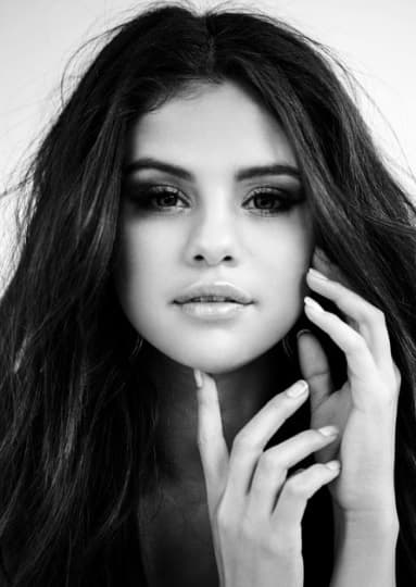 Ella usó el anillo hasta que empezó a salir con Justin Bieber.