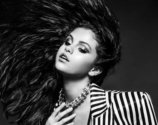 Selena Gomez dijo que a los 13 años, justo cuando salía con Nick Jonas, le pidió a su padre que le comprara un anillo de castidad.