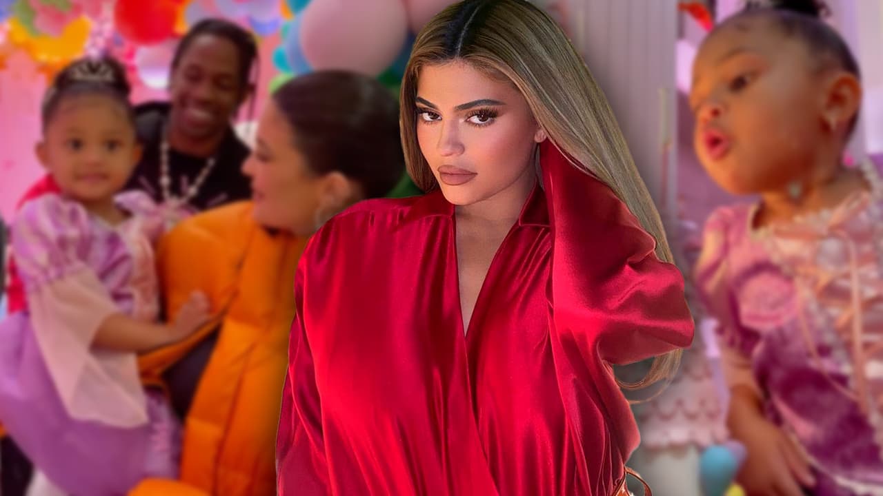 En general, Kylie Jenner suele organizar grandes y lujosos eventos para su familia como las fiestas de cumpleaños de Stormi. En el video puedes ver cómo fue el festejo de los tres años de su pequeña.