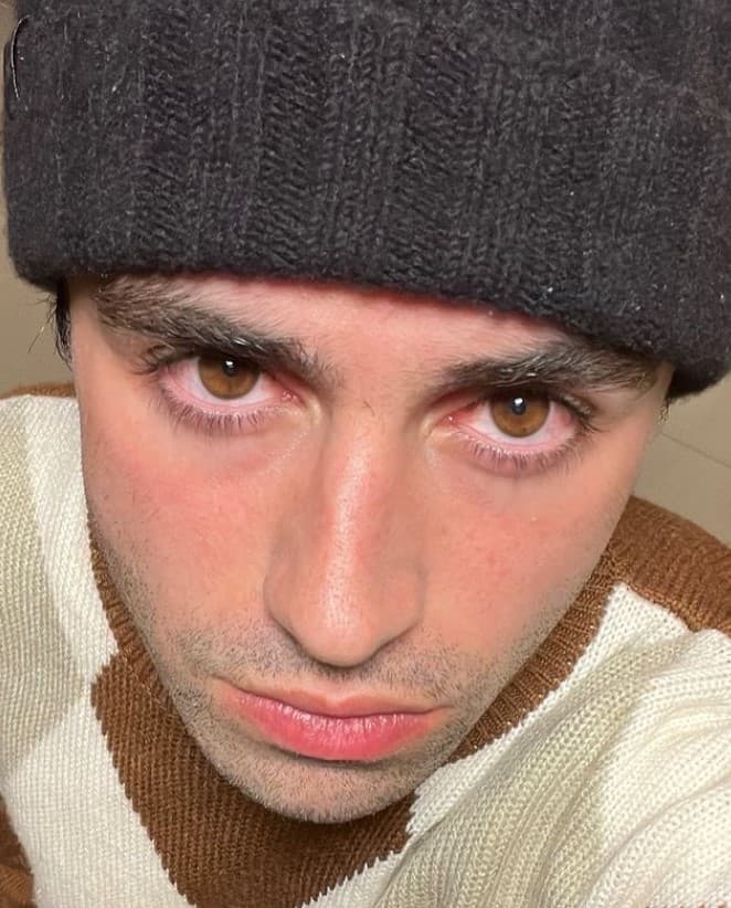 Si bien ha sido de los personajes de 'Élite' que mayor ha perdurado en la serie, se sabe que ya no continuará en ella. El actor participará en 'Midnight family', una serie de televisión mexicana producida por Apple TV+.