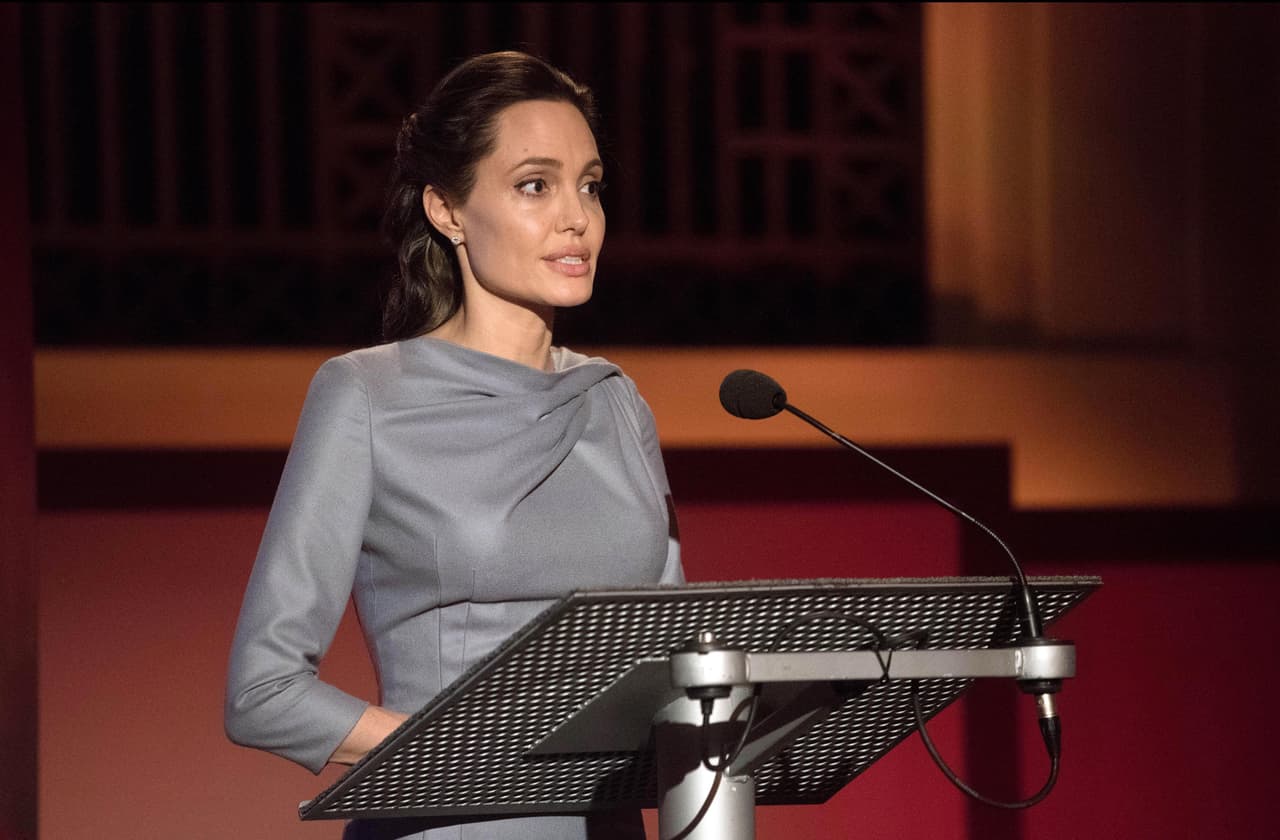 Angelina Jolie critica postura migratoria de Donald Trump