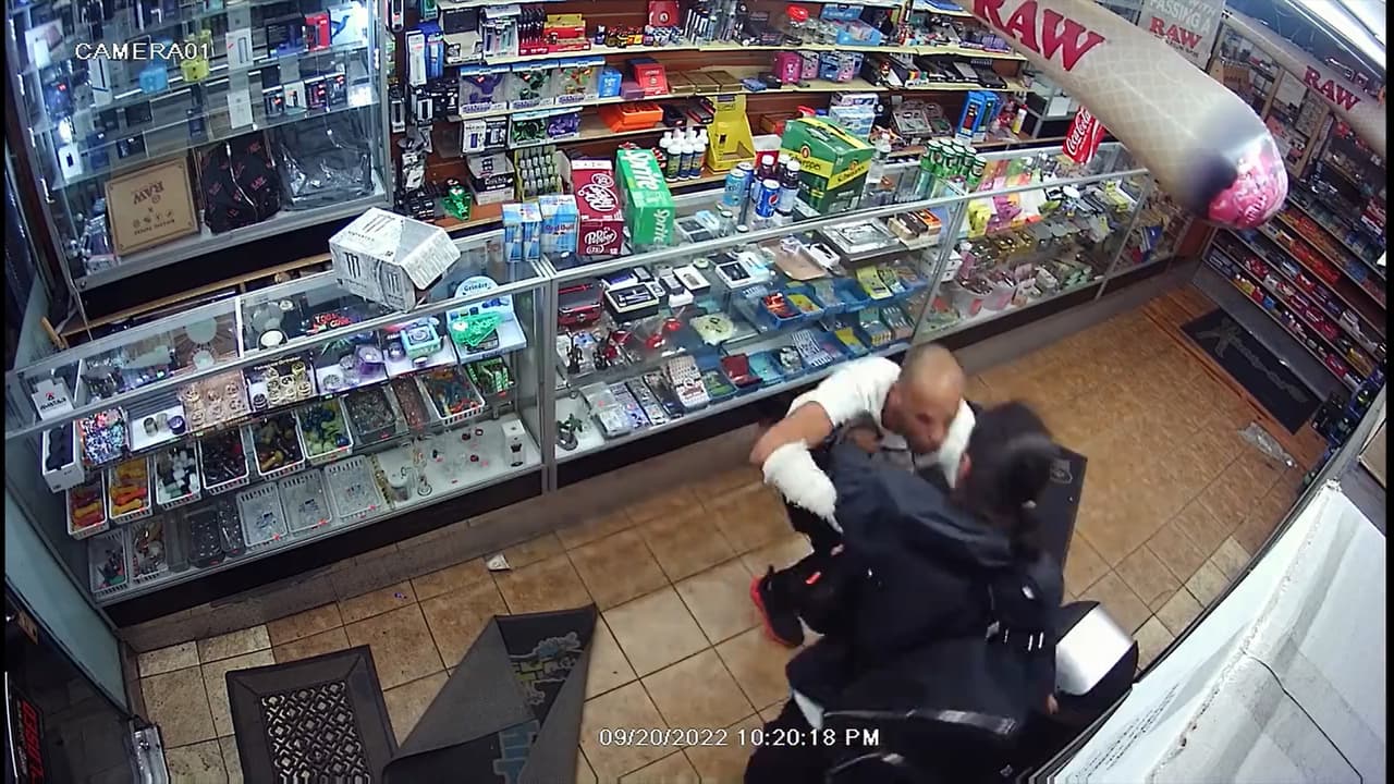 Por no decir gracias hombre muere apuñalado tras discusión en tienda de Brooklyn