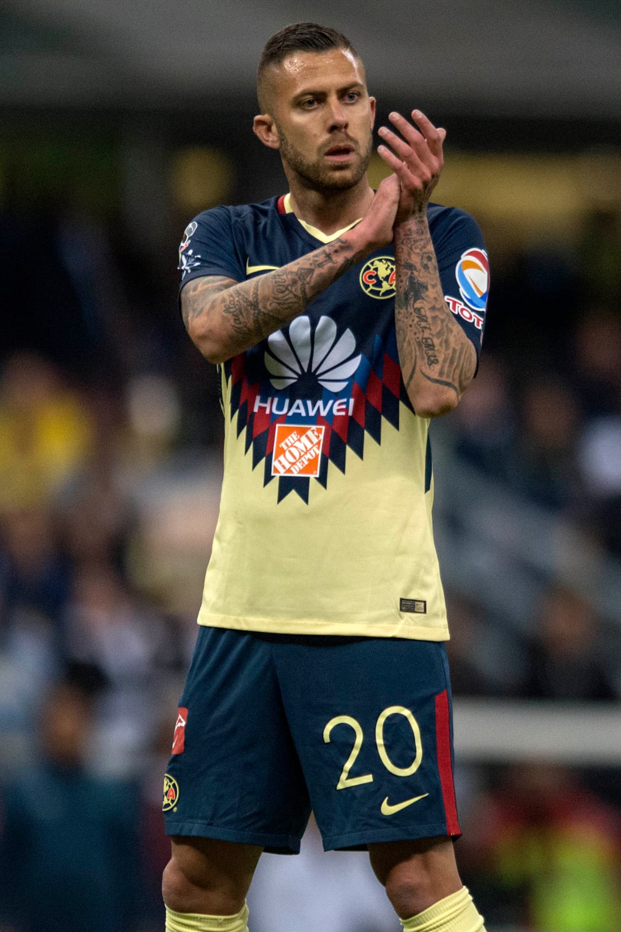 El ansiado debut de Jérémy Ménez llegó al minuto 67. El francés ingresó al terreno de juego en cambio por Cecilio Domínguez.