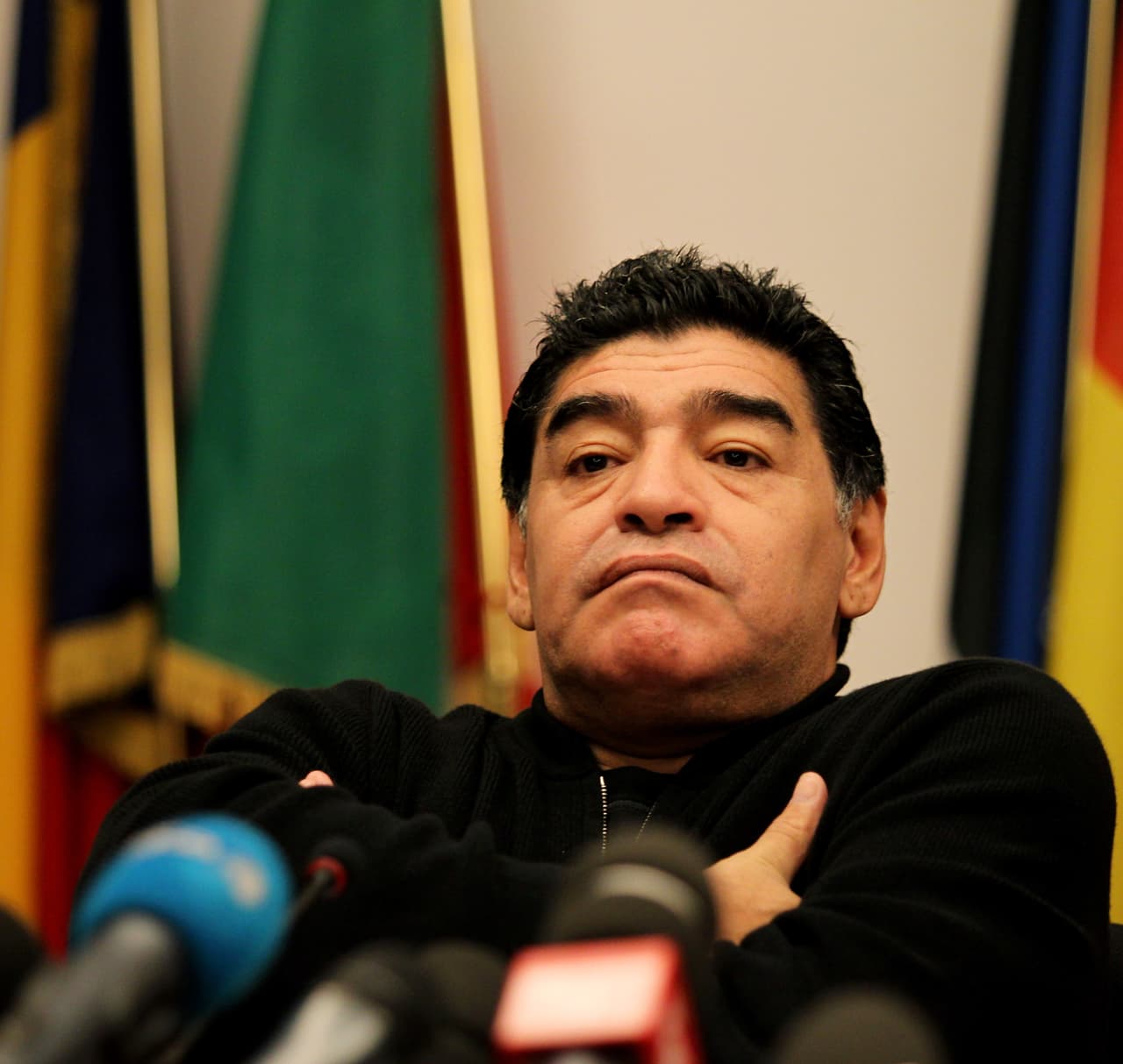 Diego Maradona tuvo una reacción muy agresiva con periodistas que llegaron a su casa. El ídolo argentino disparó con un rifle de aire comprimido en 1994, cuando todavía era jugador.