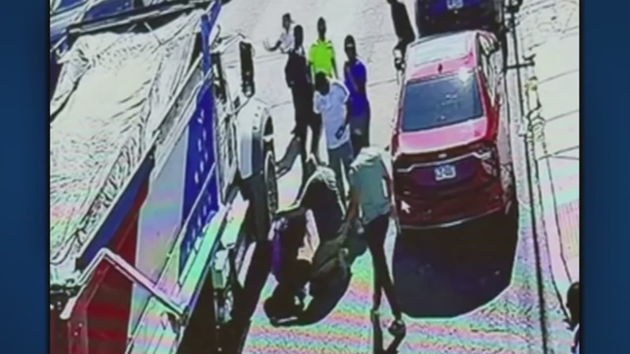 Una niña sobrevive milagrosamente tras ser atropellada por un camión en Pensilvania