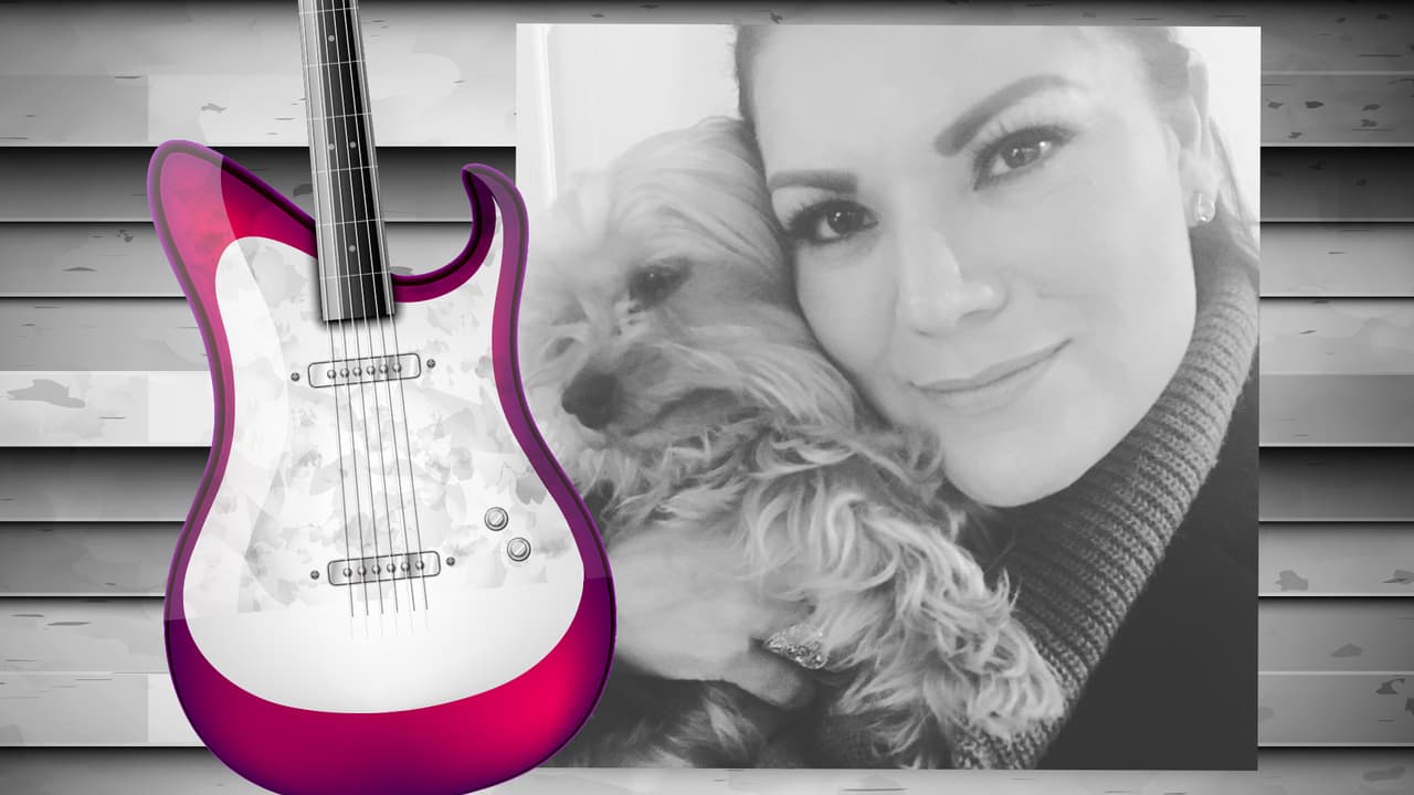 El perrito de Diana Reyes es toda una monería. Este yorkshire terrier tiene su propia cuenta de Instagram (@soyjalapeno) y acompaña a la cantante a todas partes. Aunque aún no cuenta con muchos seguidores, sólo unos 200, creemos que pronto tendrá star status. Isn't he the cutest?