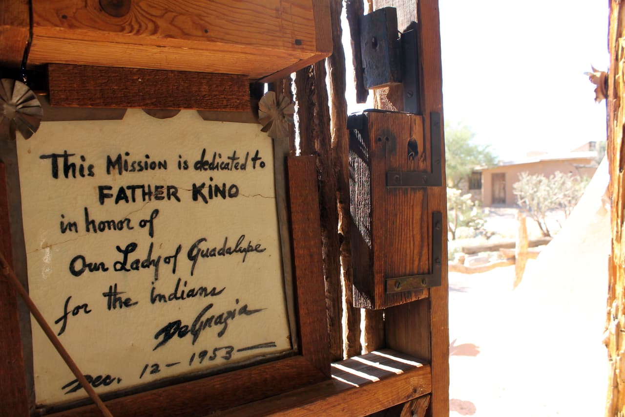 La misión fue dedidada al padre Kino en honor a la Virgen de Guadalupe.