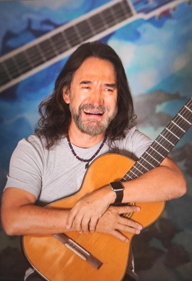 Imagen exclusiva de 'El Buki', Marco Antonio Solís, después de componer 'Tu cárcel'.
