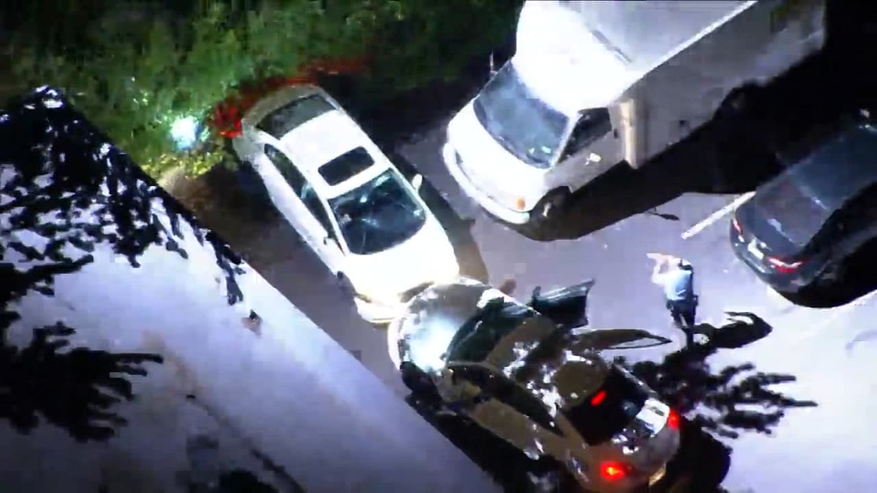 Persecución en autopista culmina con el arresto de un "criminal de carrera", según la policía 