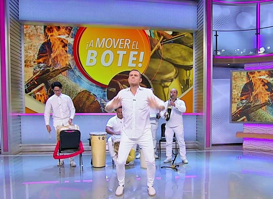 Llegó el turno de Alan 'El huracán de Michoacán', quien preparó una coreografía que incluía al menos cinco extrovertidos pasos que dejaron atónitos a los espectadores y al jurado.