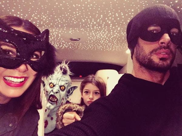 La pareja se divierte cada vez que salen con ellos, como en la pasada noche de brujas, donde los cuatro se disfrazaron.