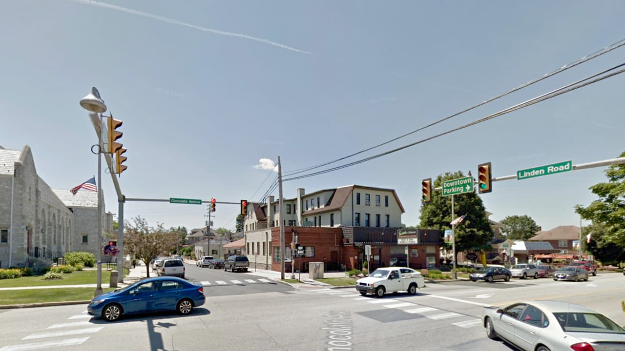 <b>Pennsylvania: Hershey. – Obtuvo 65.08 de 100 puntos dentro de las mejores ciudades de clase media para vivir. </b>Se encuentra en el condado de Dauphin y tiene una población de 14,469. El ingreso medio es de $54,360 y el valor promedio de la vivienda es de $238,100.
<br>