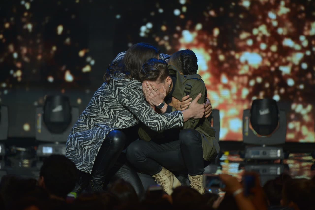 Los chicos lo abrazaron de inmediato.