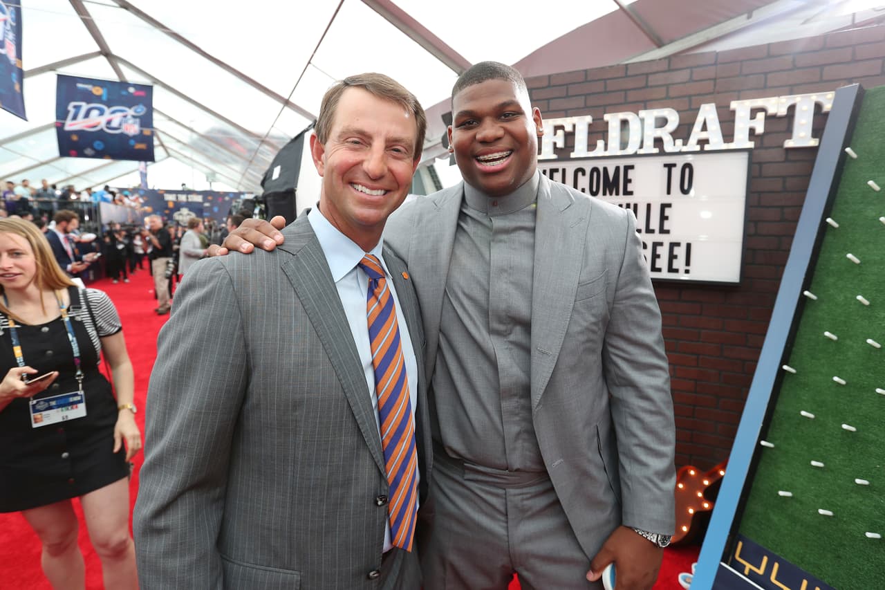 Con gran estilo y clase llegaron a la 'Ciudad de la Música' los futuros héroes de la NFL. Estas son las mejores imágenes de la alfombra roja del NFL Draft 2019.