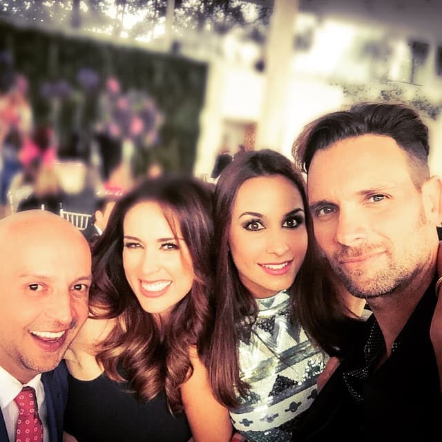 No se podían esperar las felicitaciones de sus amigos más cercanos, por ejemplo Sebastián Rulli les hizo llegar un mensaje “Felicidades amigos por la hermosa noticia que están esperando baby. Bendiciones”.