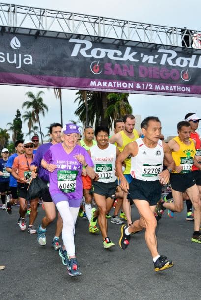 Su principal motivo para correr un maratón de 26.2 millas, es recaudar fondos para una asociación contra el cáncer.