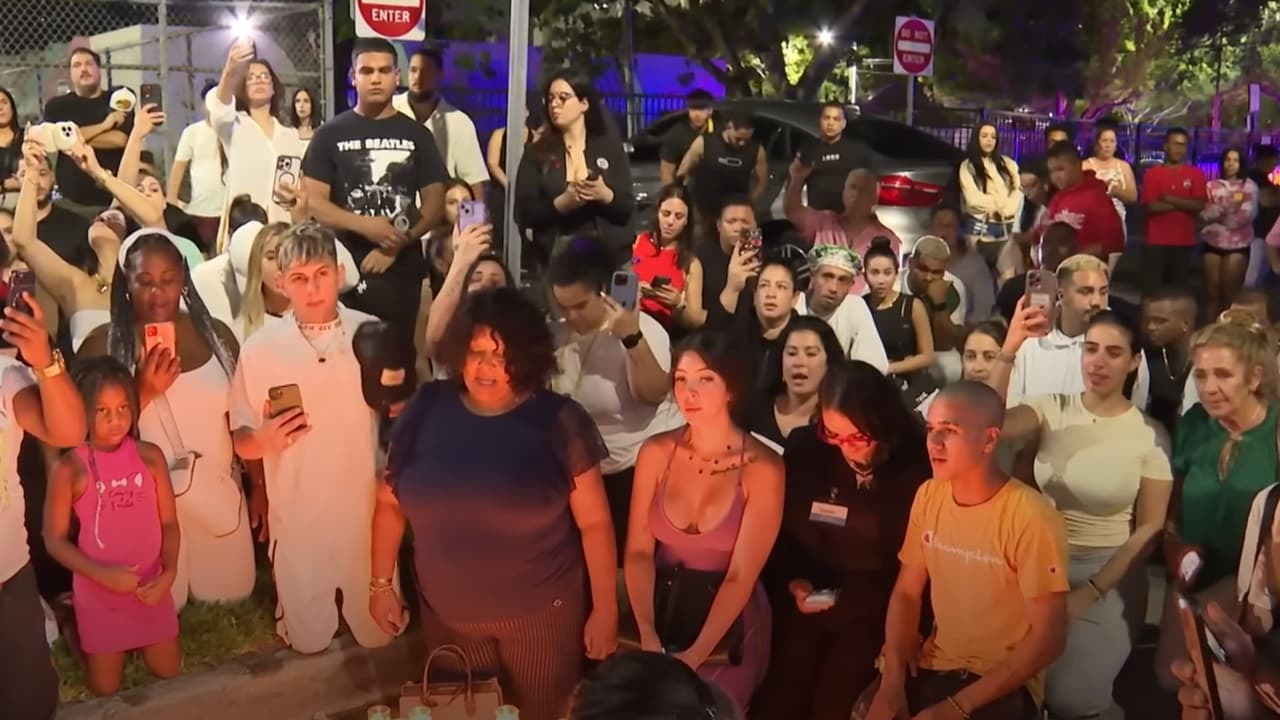 <h3 class="cms-H3-H3">La esperanza</h3>
<br>Por días, fanáticos de "El Taiger" oraron por el cantante cubano en Hialeah y su familia esperaba un milagro para que despertara del coma. Por días estuvieron haciendo vigilias, mientras la policía buscaba a una persona de interés.