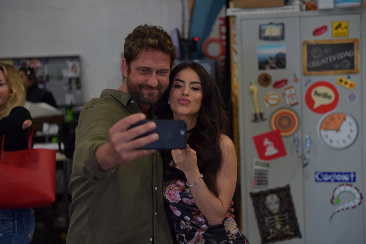 Esta foto tenía que ser compartida en redes sociales, con besito de la actriz junto al galán de Hollywood.