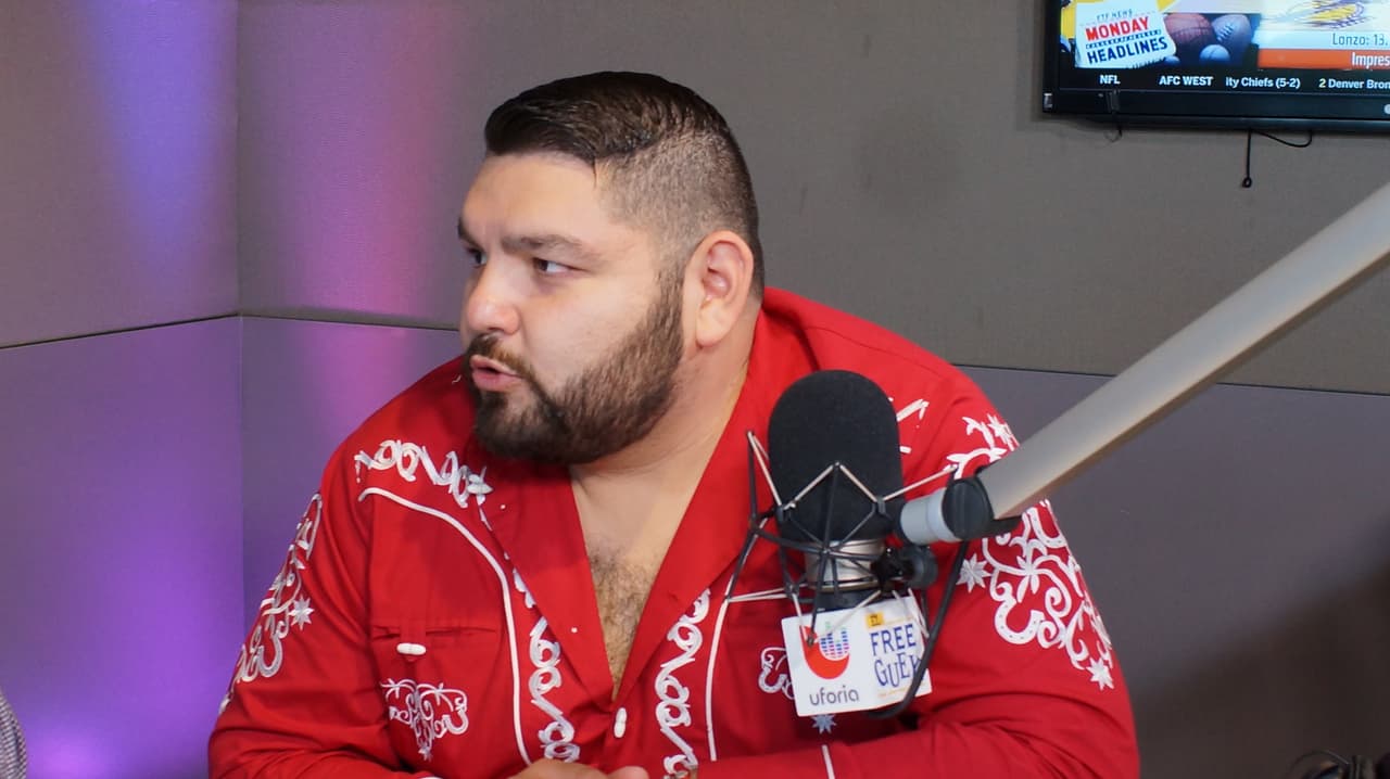 🎶 "¡Qué milagro chaparrito, ya tenía que no nos vemos!" 🎶 Así recibieron a Jorge Medina los locutores del Free-guey show.