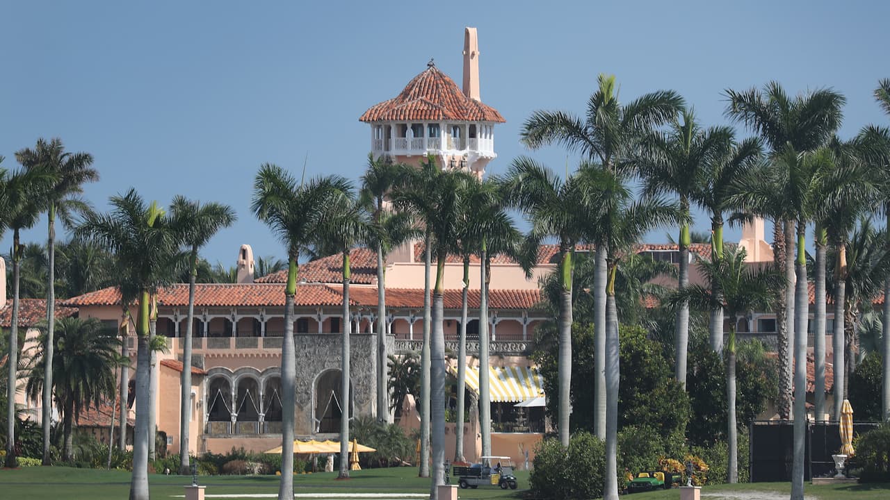 Adolescentes armados brincaron barda de Mar-A-Lago, club propiedad de Donald Trump