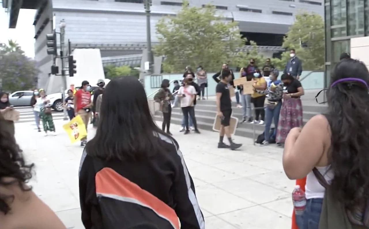 Así mismo, la supervisora del condado de Los Ángeles,
<b>Hilda Solís</b>, también dijo que el fallo brinda seguridad, al menos por ahora, a los "inmigrantes que trabajan duro".