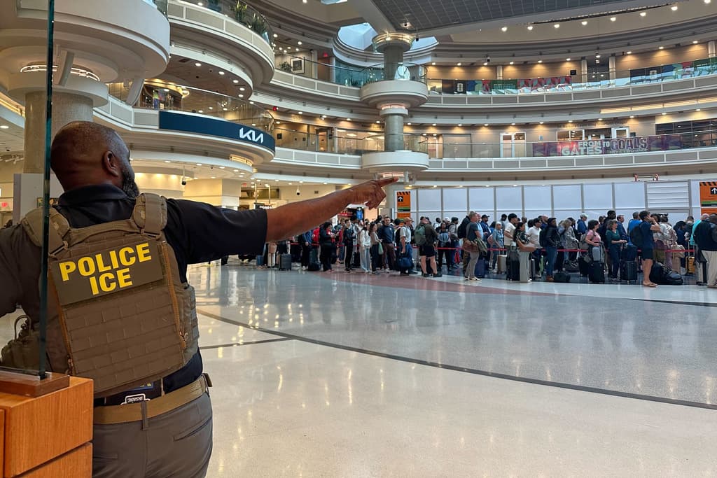 Aeropuerto de Atlanta: ICE en la terminal, filas hasta la calle y usuarios buscan consejos en línea