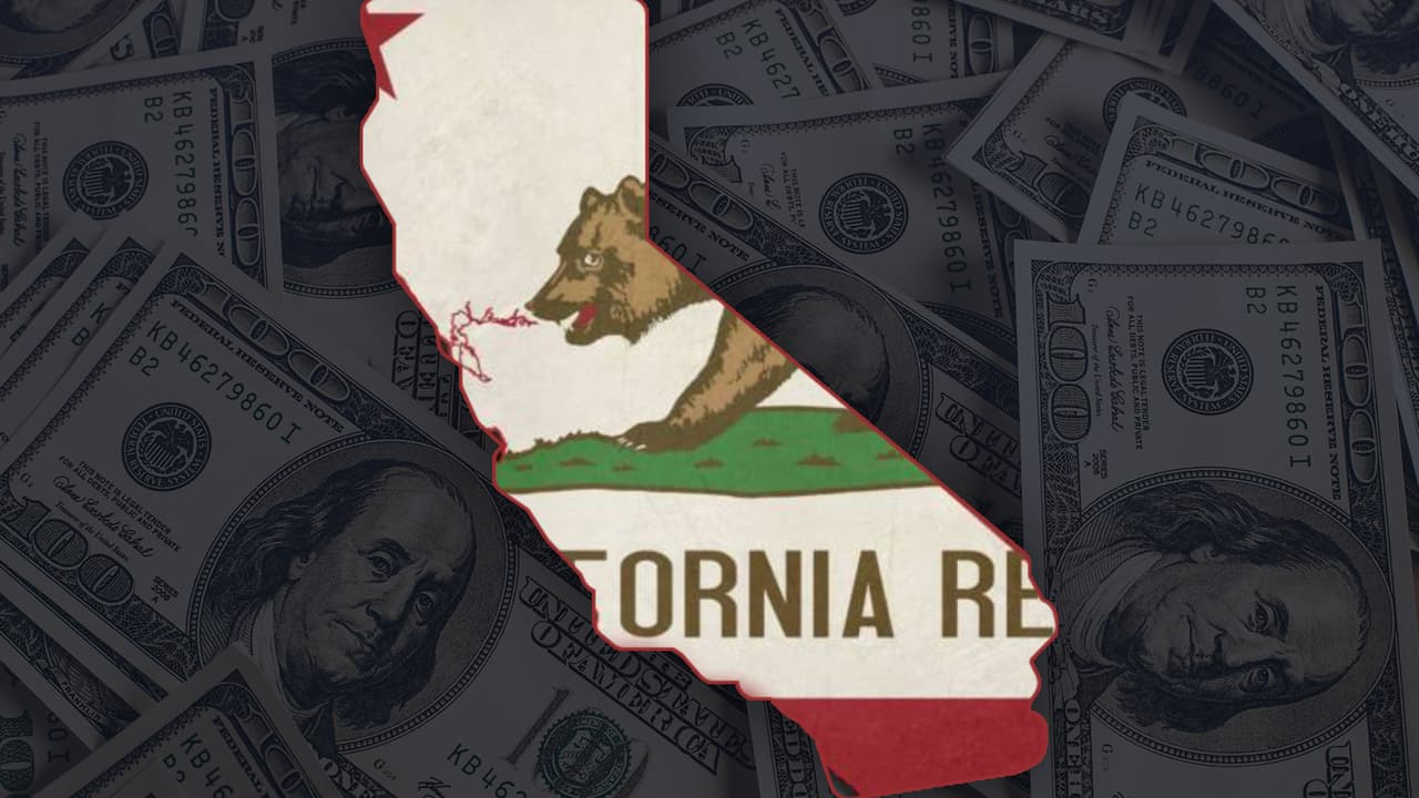 En 
<a href="https://www.univision.com/local/los-angeles-kmex/estimulo-dorado-california-brian-jones" target="_blank">California</a>, el programa de ingreso universal está entregando mensualidades entre 500 a 1,000 dólares mensuales para las personas que califican, a través de programas pilotos de ingreso básico garantizado.