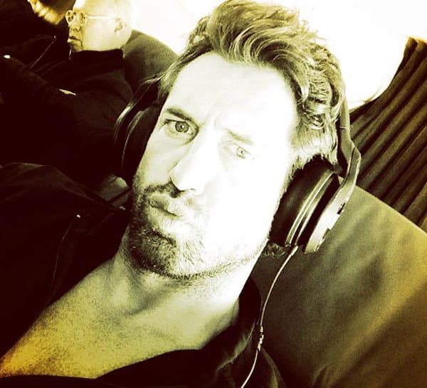 "Quiero darle las gracias a @elgueromex por la confianza y esta gran oportunidad q me has dado. Daré todo de mí para q @vinoelamortv esté llena de magia, entrega, disciplina y emociones", escribió el actor en Instagram cuando iniciaba el melodrama.