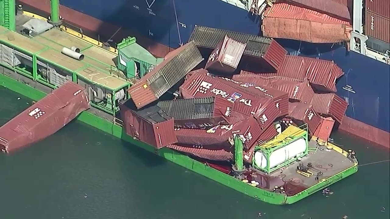 Aproximadamente 67 contenedores cayeron al agua desde el barco de carga "Mississippi" en el puerto de Long Beach este martes alrededor de las 9:00 am, según informaron las autoridades.