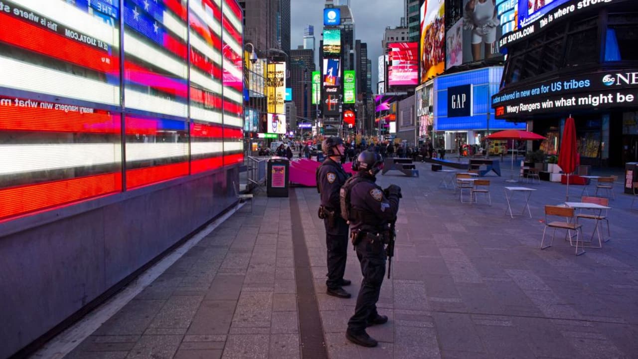 Golpean a un turista con un tubo de metal en Times Square