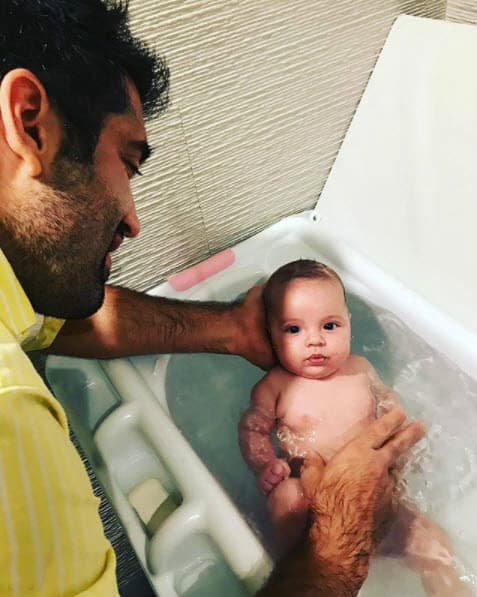 Masha está por cumplir 4 meses: "Mis 2 amores en su momento... no hay nada más hermoso que ver cómo se divierten a la hora del baño", escribió la actriz en Instagram.