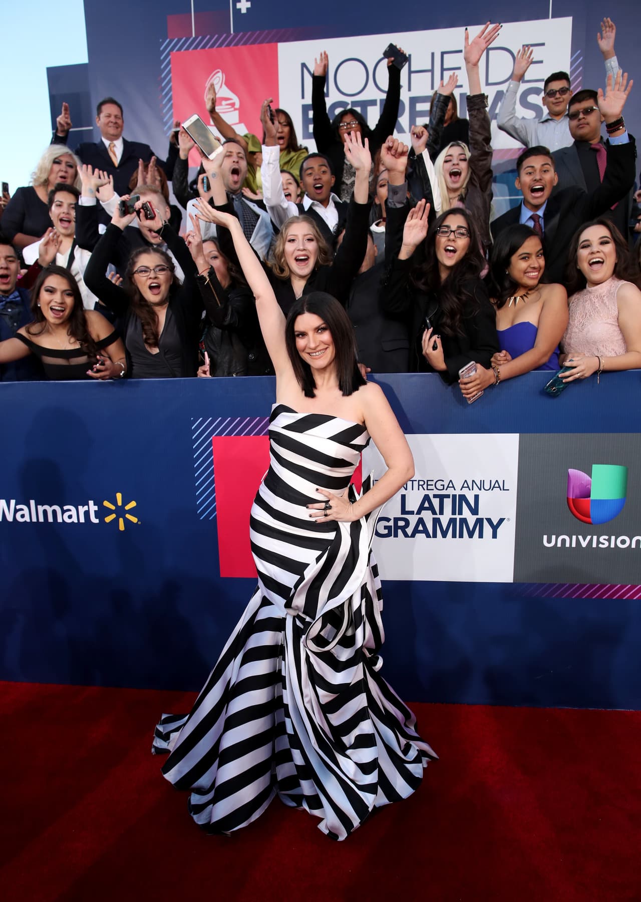 Y Laura seguía gritando con todo el público. ¡Divina!