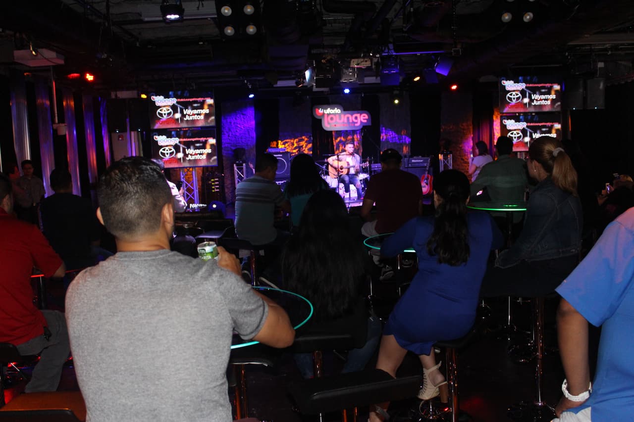 "No Es Normal", es el título del primer sencillo de Cheyo Carrillo con el que se presenta como solista en la música regional mexicana.