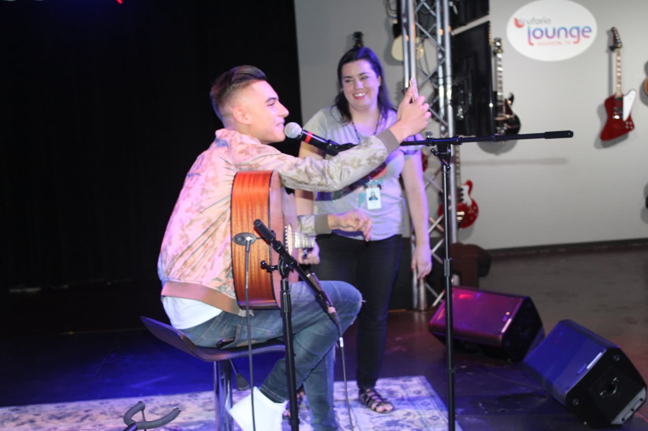 "No Es Normal", es el título del primer sencillo de Cheyo Carrillo con el que se presenta como solista en la música regional mexicana.