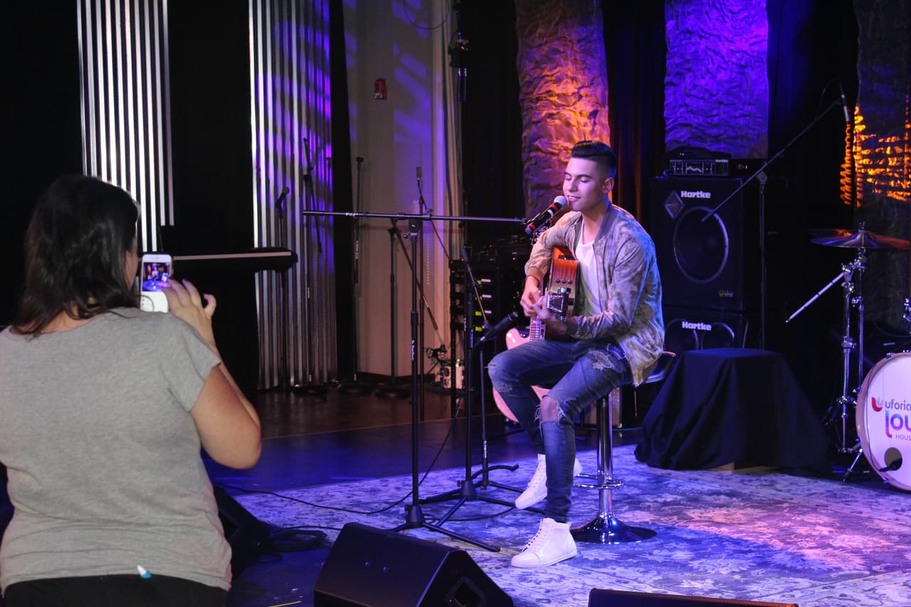 "No Es Normal", es el título del primer sencillo de Cheyo Carrillo con el que se presenta como solista en la música regional mexicana.