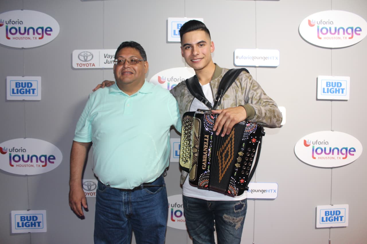 "No Es Normal", es el título del primer sencillo de Cheyo Carrillo con el que se presenta como solista en la música regional mexicana.