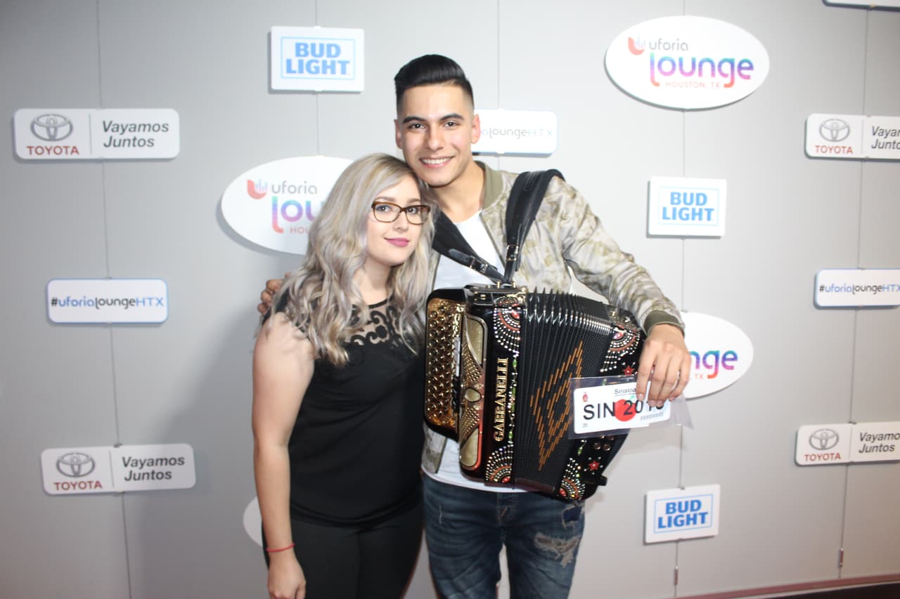 "No Es Normal", es el título del primer sencillo de Cheyo Carrillo con el que se presenta como solista en la música regional mexicana.