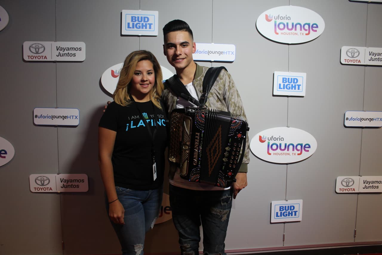 "No Es Normal", es el título del primer sencillo de Cheyo Carrillo con el que se presenta como solista en la música regional mexicana.