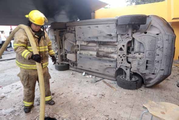 Según testimonios de los detenidos citados por el procurador, el alcalde, identificado como A5, recibió un reporte de que los normalistas estaban en el municipio y temieron que arruinaran el informe de la presidenta del DIF, María de los Ángeles Pineda Villa. Con la información de Univision.com