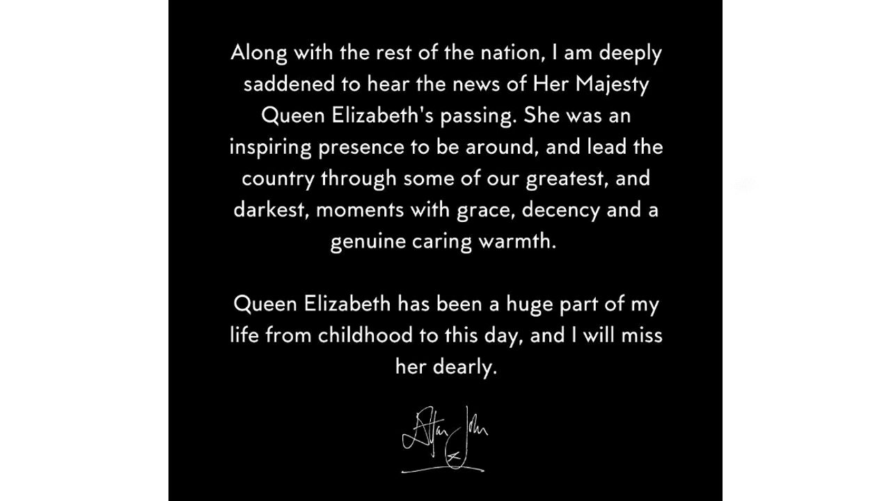 El cantante Elton John lamentó la muerte de la monarca con un breve comunicado en redes sociales.